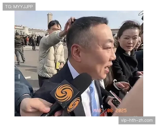 刷到刘国梁拎个包回家，比我家车还贵，隔壁大妈盯着看不眨眼